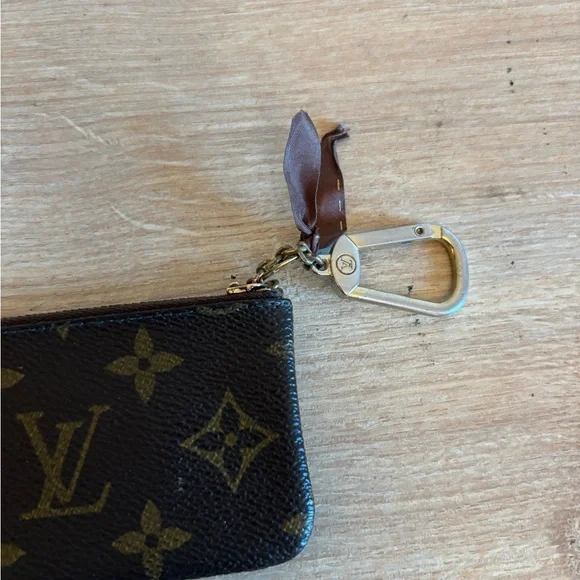 Authentic Louis Vuitton monogram card case key ring - Picture 2 of 5
